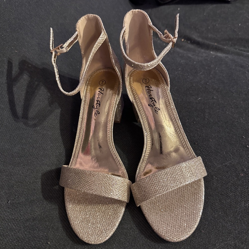 Herstyle Sunday Chunky Low Heels Women's Size 7 Rose Gold Ankle Strap Sandals
